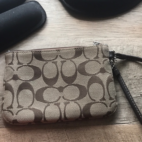 Coach wristlet - Picture 2 of 5